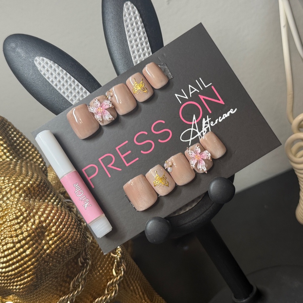 Press On Nails with Floral Design